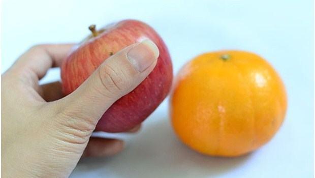 comer frutas saludables y evitar el chocolate