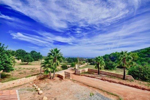 Casa con encanto en Ibiza, a 5 minutos del mar en Cala Boix.
