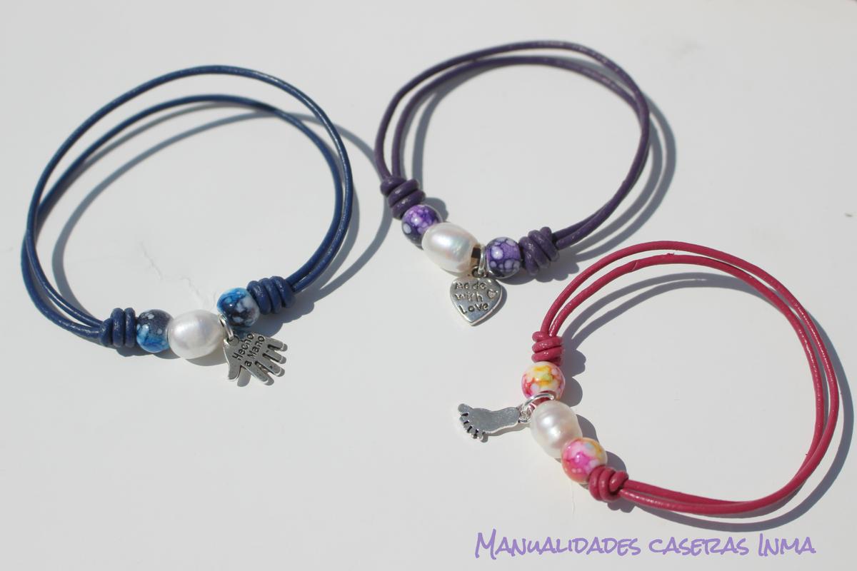 Manualidades Caseras Inma_Recuerdo de comunión _Pulseras cuero de colores con perlas de río