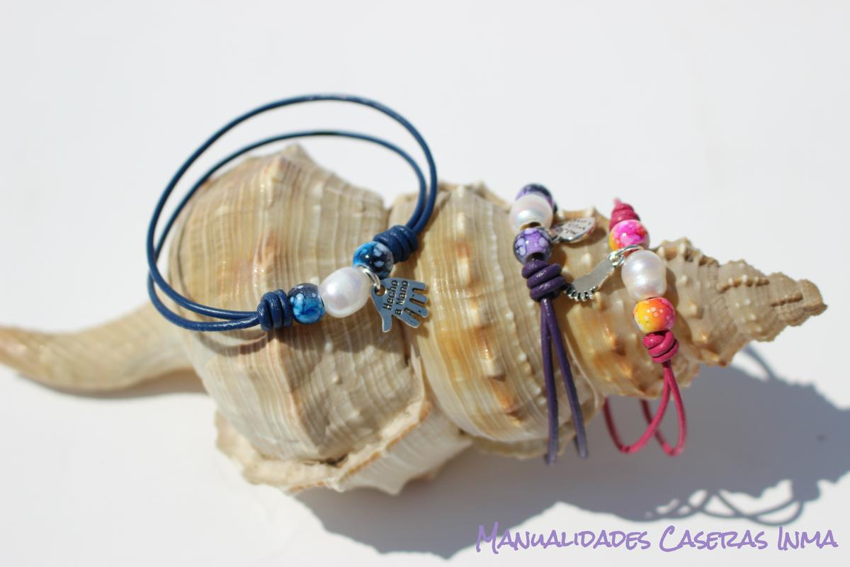 Manualidades Caseras Inma_Recuerdo de comunión _Pulseras cuero de colores 