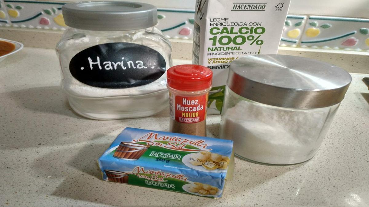 Ingrdientes para hacer la bechamel para la lasaña