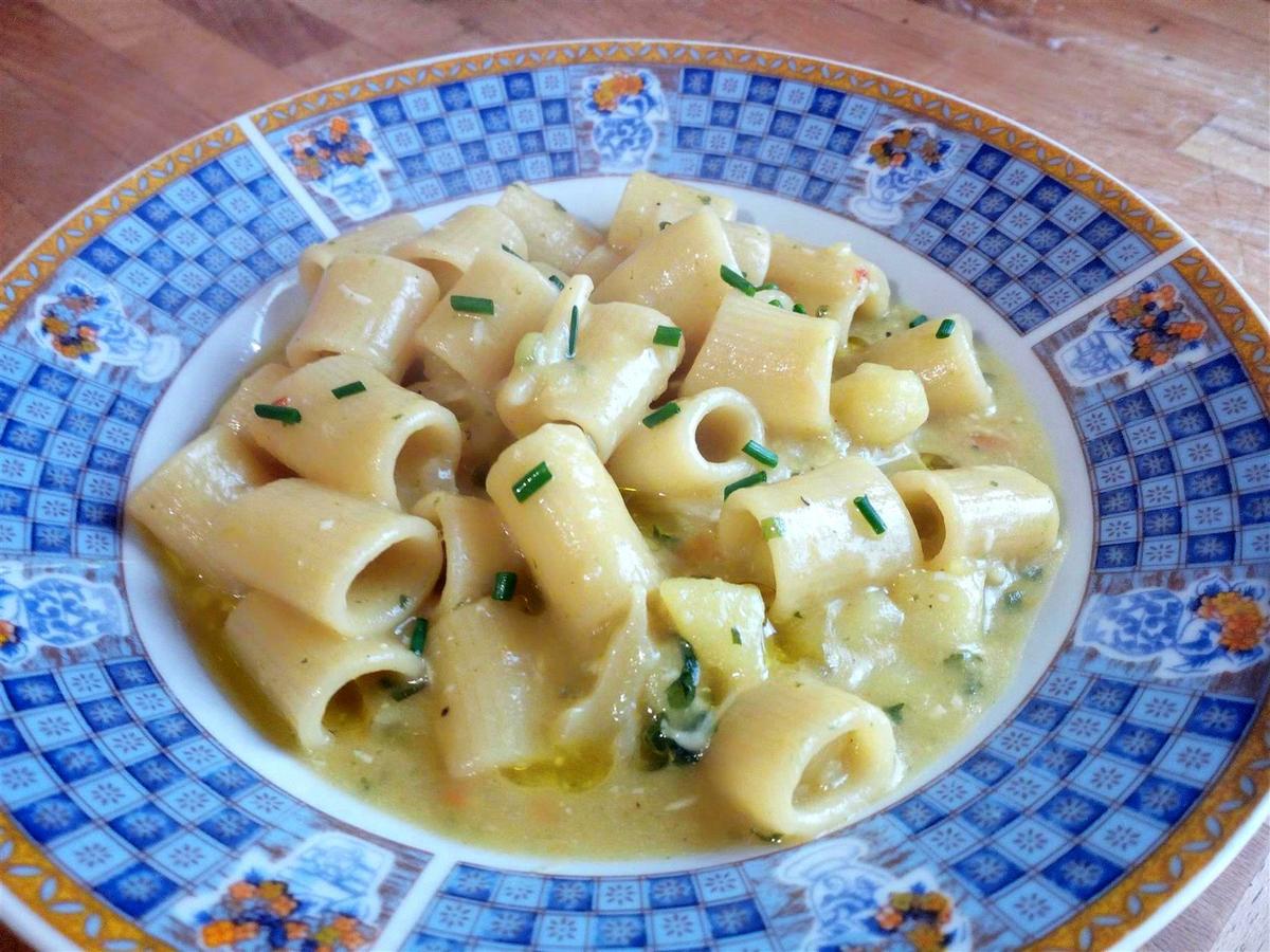 Pasta con patata y queso provola - Pasta con patate e provola affumicata