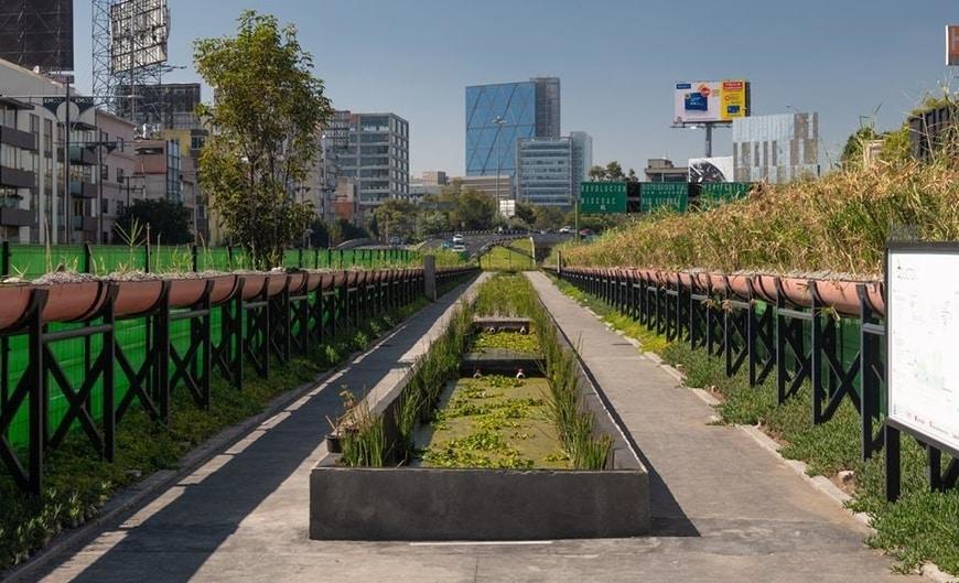 Ecoducto Viaducto de día