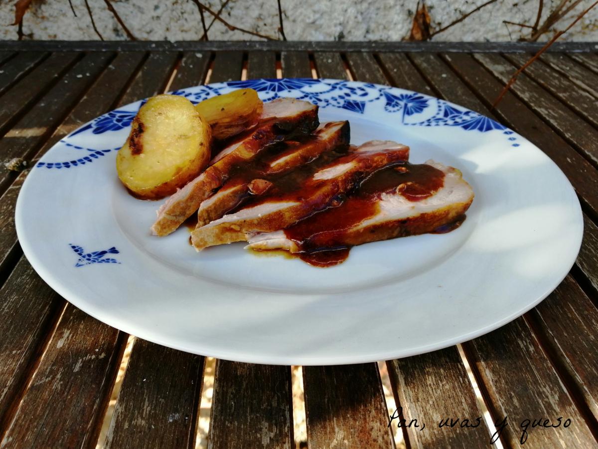 paleta de cerdo asada en crock pot - pan uvas y queso