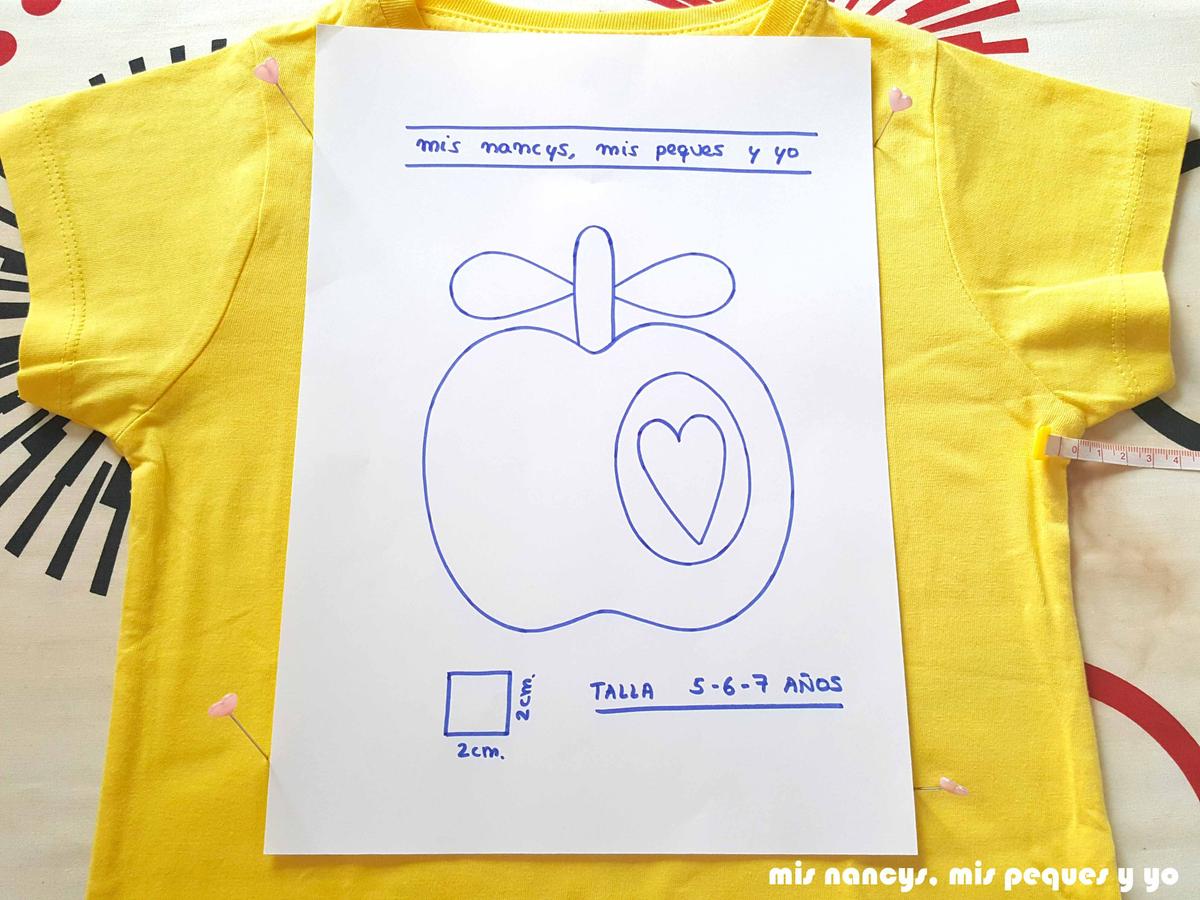 mis nancys, mis peques y yo, tutorial como personalizar camisetas, aplique de manzana, situar plantilla