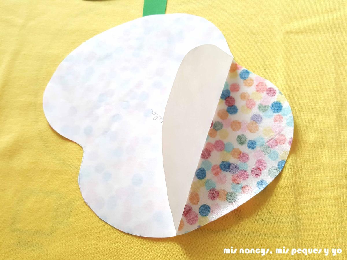 mis nancys, mis peques y yo, tutorial como personalizar camisetas, aplique de manzana, despegar papel flixelina
