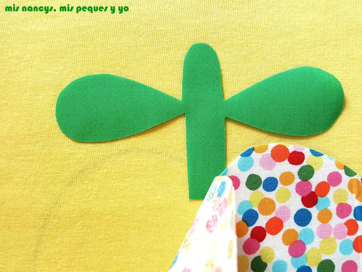 mis nancys, mis peques y yo, tutorial como personalizar camisetas, aplique de manzana, solapar las piezas que lo necesiten