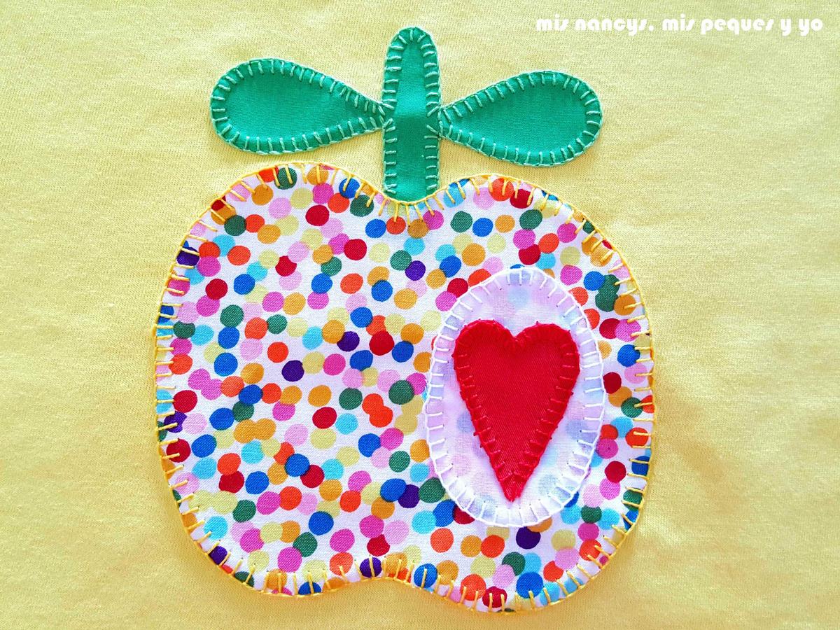 mis nancys, mis peques y yo, tutorial como personalizar camisetas, aplique de manzana, punto feston detalle