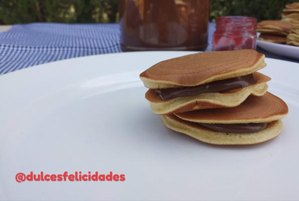 Dorayakis caseros tortitas de miel rellenas