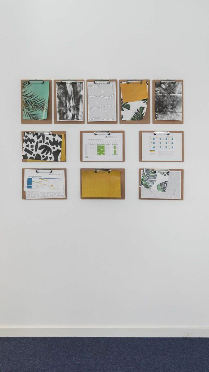 Decorar una pared con clipboards