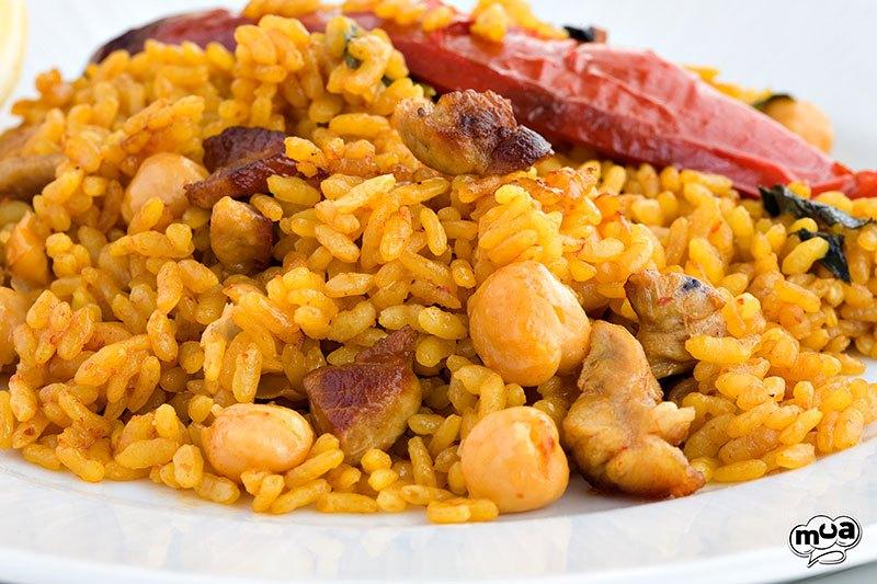 Arroz con magro y garbanzos