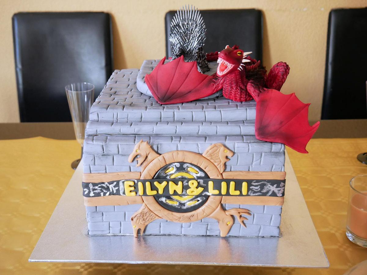 Tarta y mesa dulce de juego de tronos