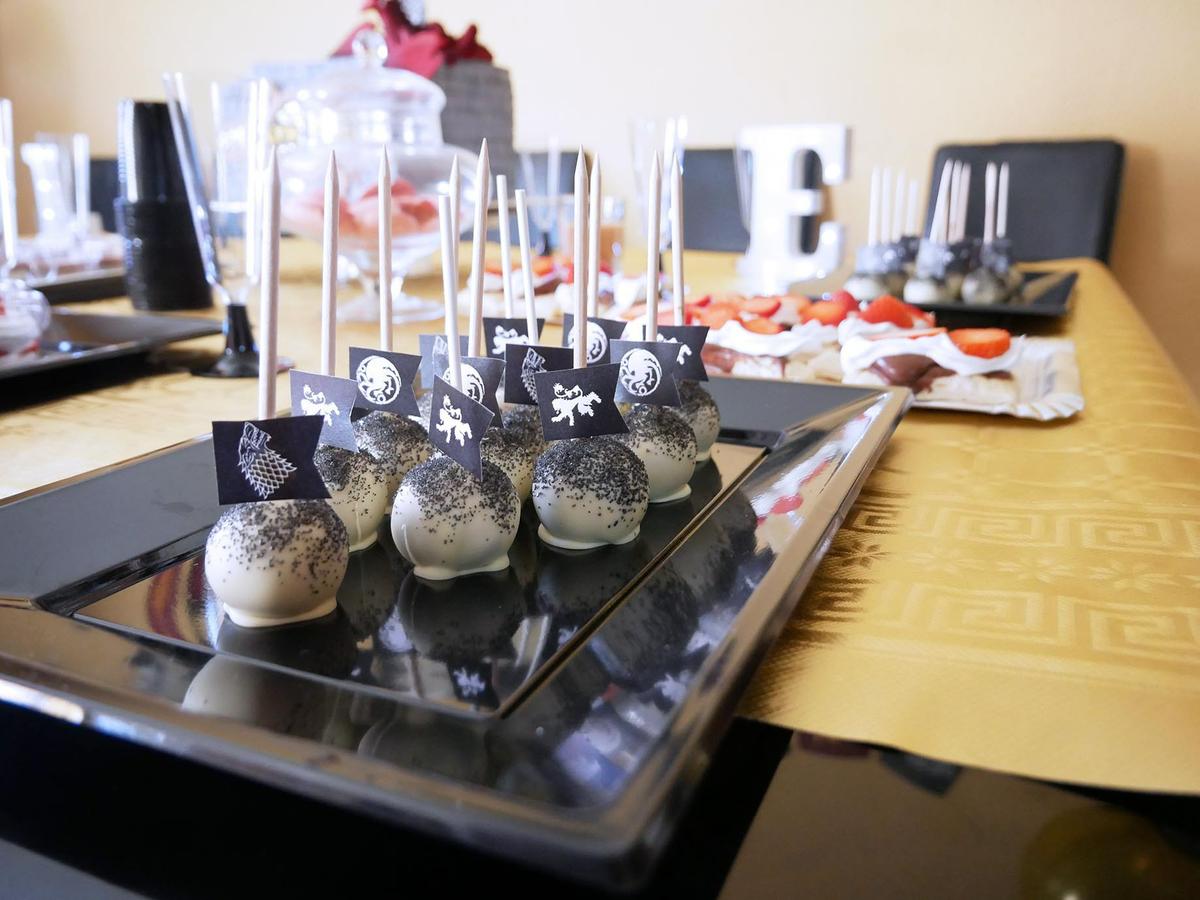 Tarta y mesa dulce de juego de tronos