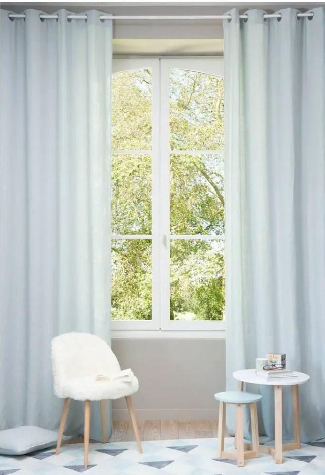 cortinas azules para dormitorio infantil con un estilo muy romantico