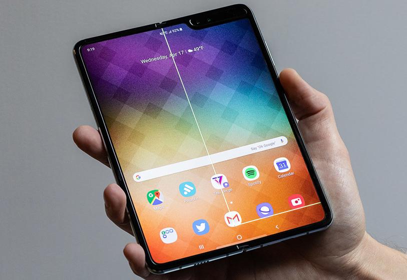 Samsung Galaxy Fold con píxeles muertos en pantalla - Imagen vía The Verge