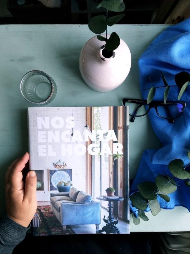 ideas-para-llenar-tus-estanterias-con-libros-deco