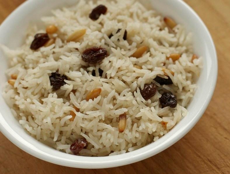 Arroz con pasas y almendras