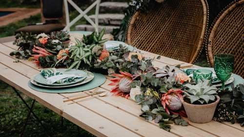 camino mesa boda flores