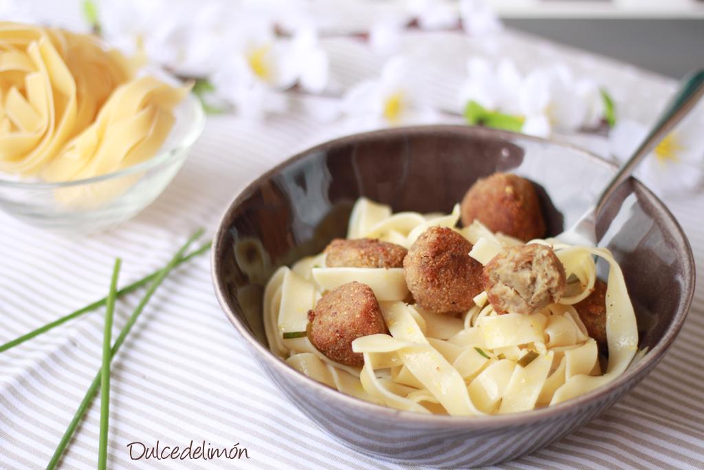 Albóndigas de berenjena con tagliatelle al limón