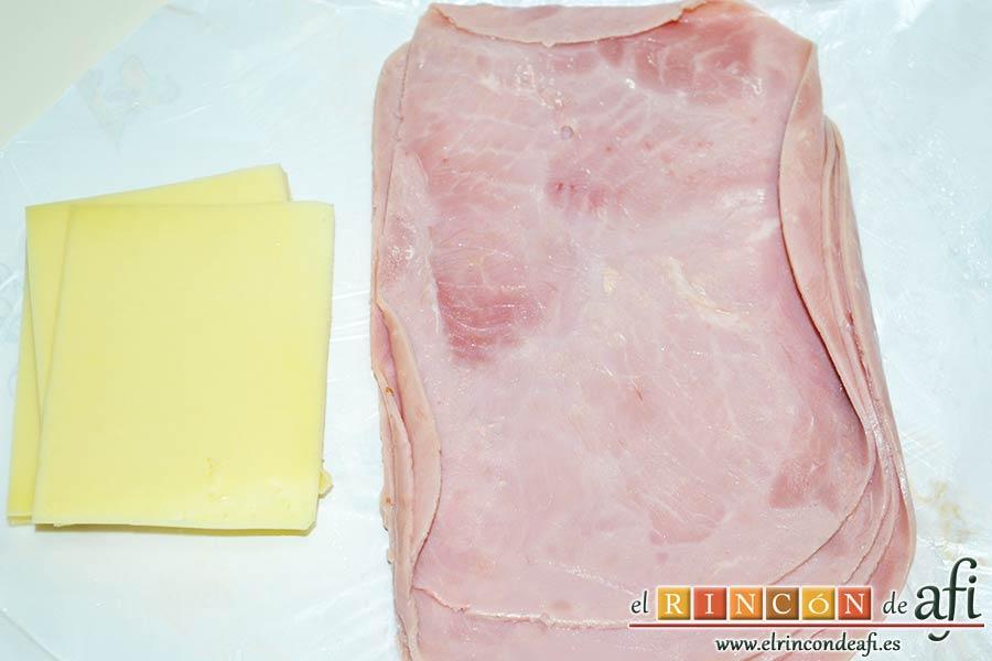 Bocados de calabacín, jamón y queso con salsa casera de pimiento, preparar las lonchas de jamón y queso