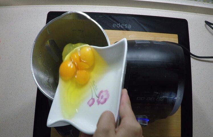 Huevos para hacer la tortilla de patatas