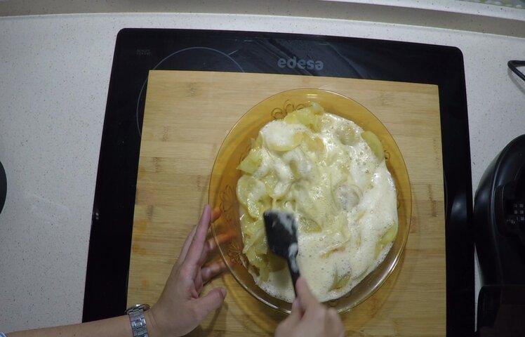 Remover tortilla de patatas