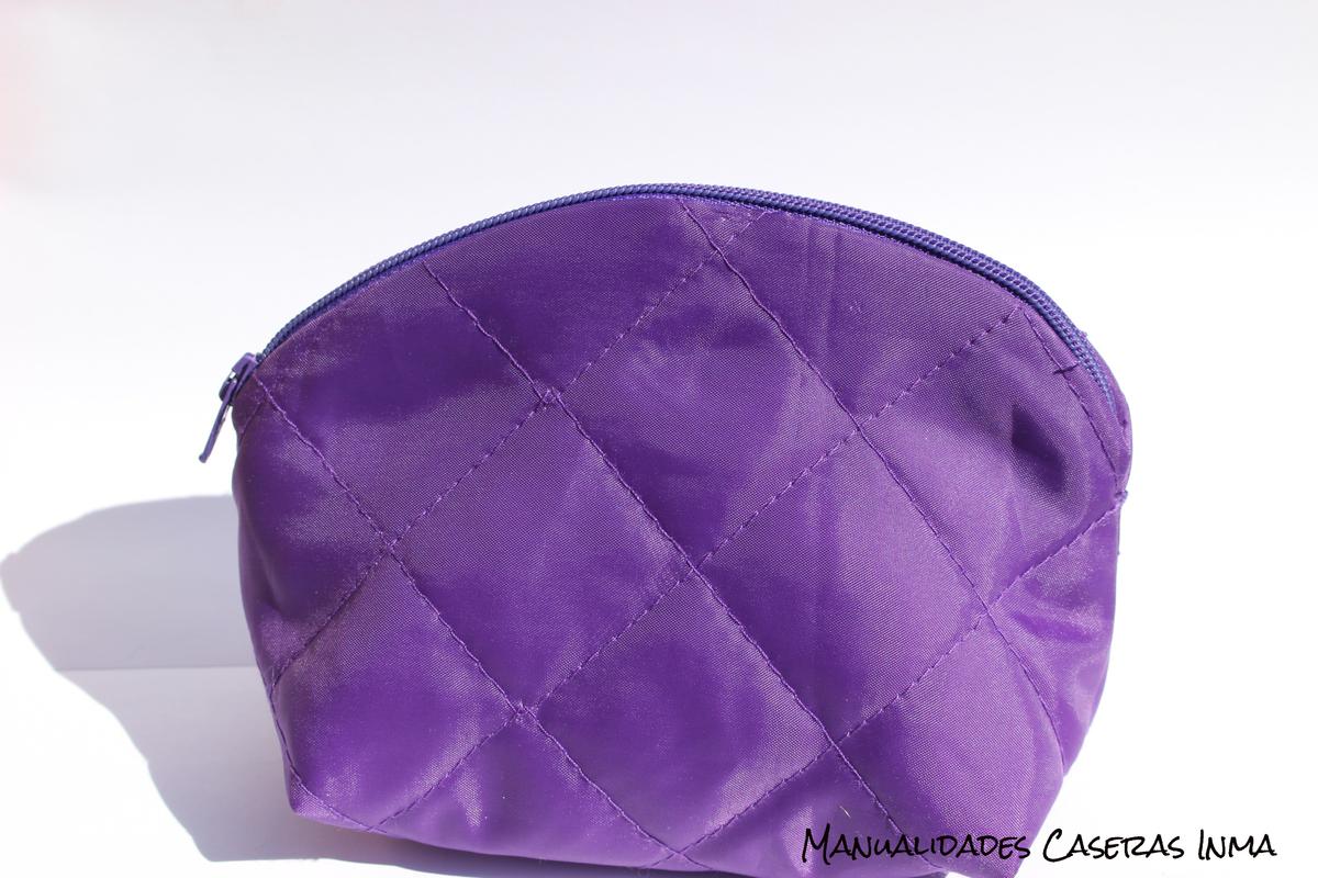 Manualidades Caseras Inma_ Neceser Violeta con tela acolchada