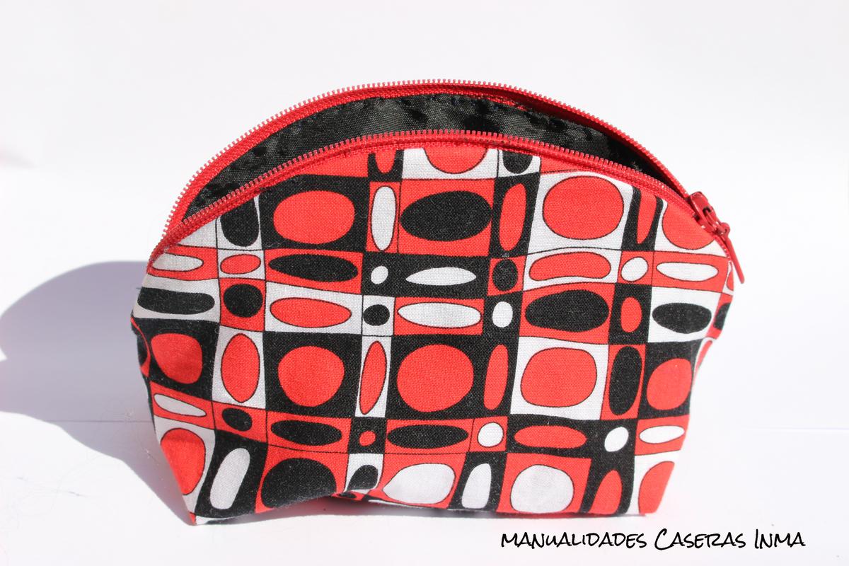 Manualidades Caseras Inma_ Neceser rojo , negro y blanco 