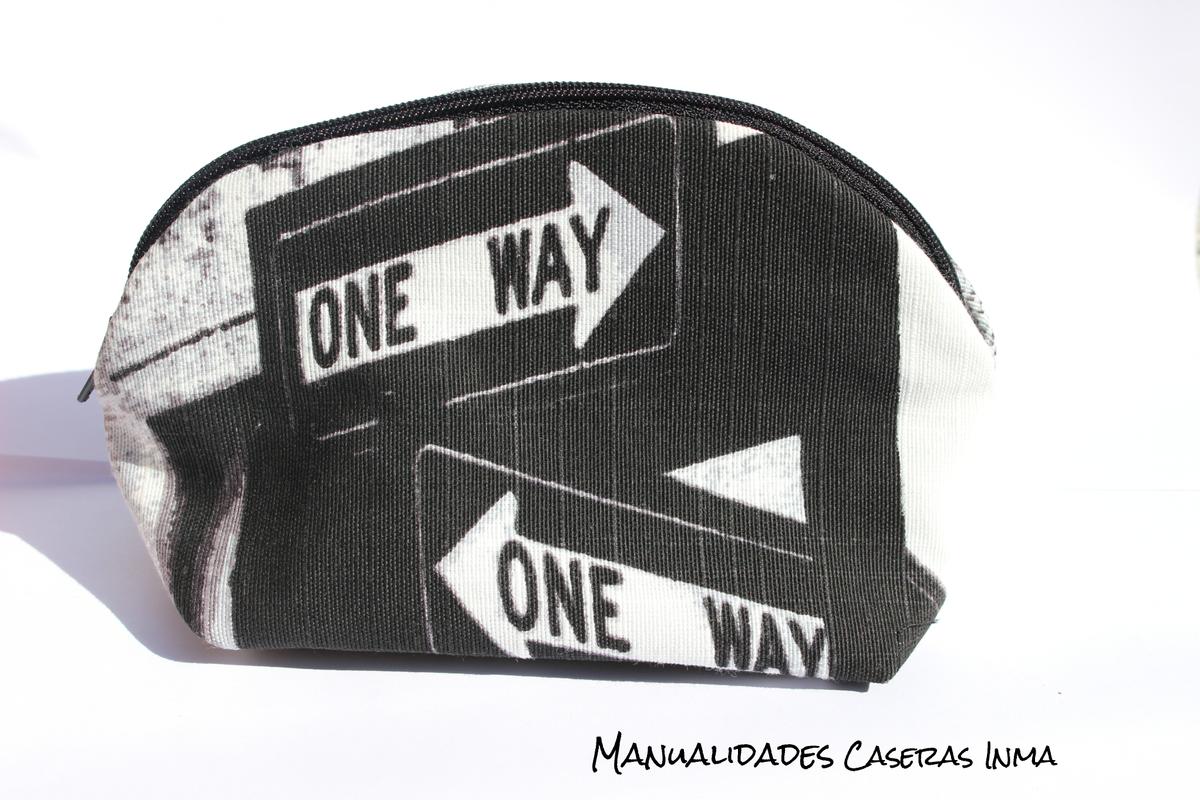 Manualidades Caseras Inma_Neceser New York en tonos negros y grises