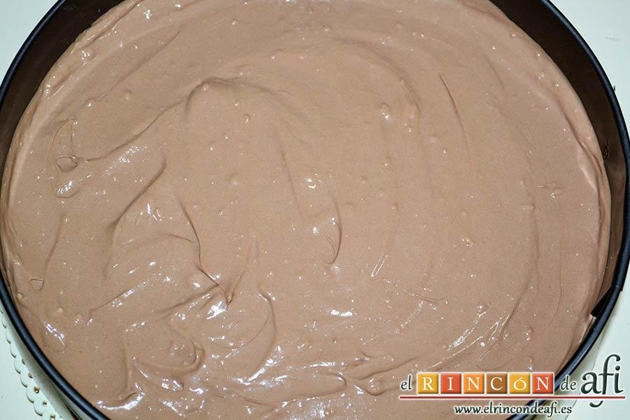 Tarta de galletas con chocolate y crema pastelera, la capa ha de quedar generosa