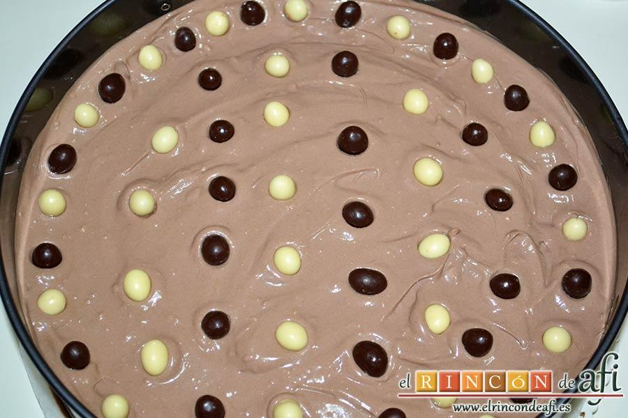 Tarta de galletas con chocolate y crema pastelera, decorar al gusto