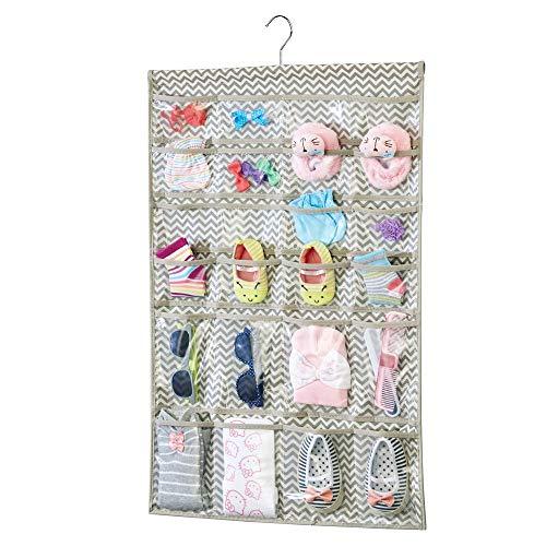 mDesign – Organizador de tela para colgar – Perfecto para colocar articulos de bebés – El organizador de armarios perfecto – 48 compartimentos – Color: gris pardo/crema