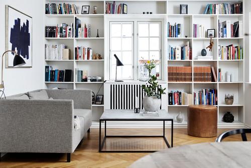 color gris para el sofá en soluciones para un salón pequeño
