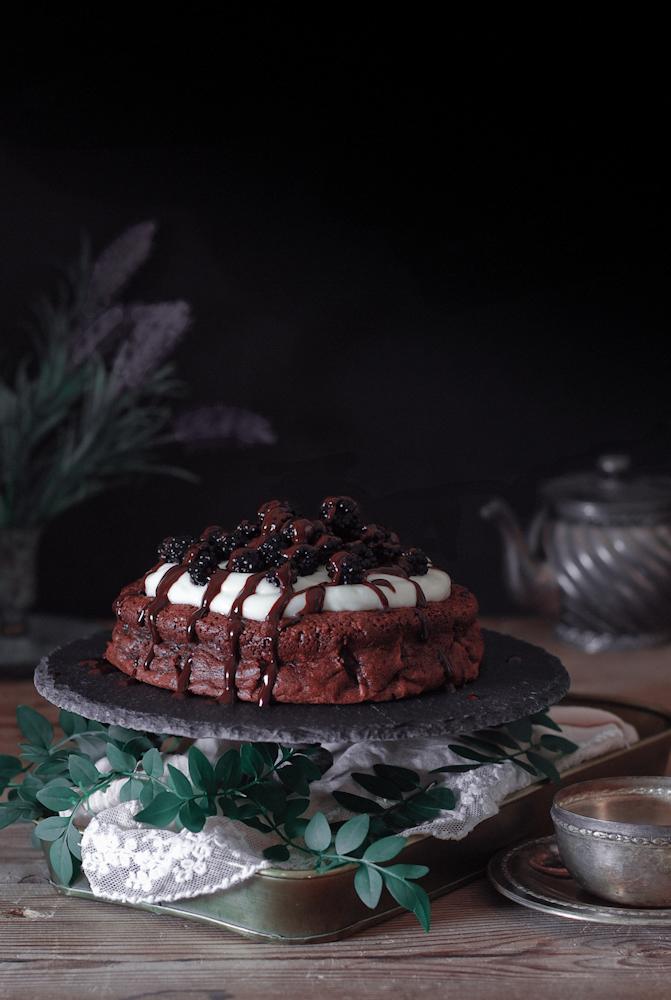 bizcocho de chocolate con moras sin gluten