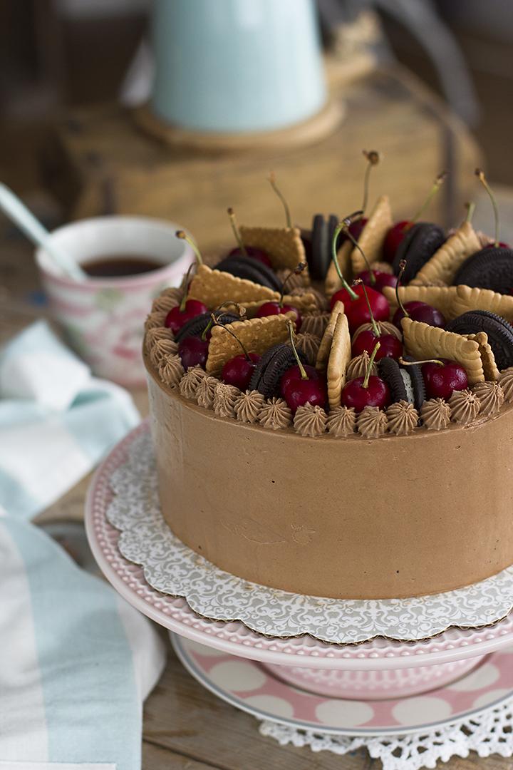torta de chocolate y café