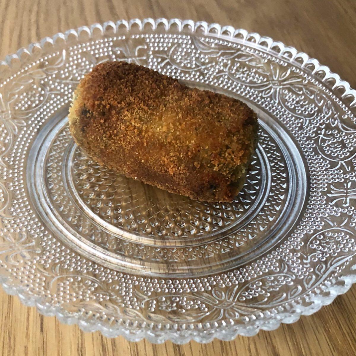 croquetas de espinaca, pasas y piñones