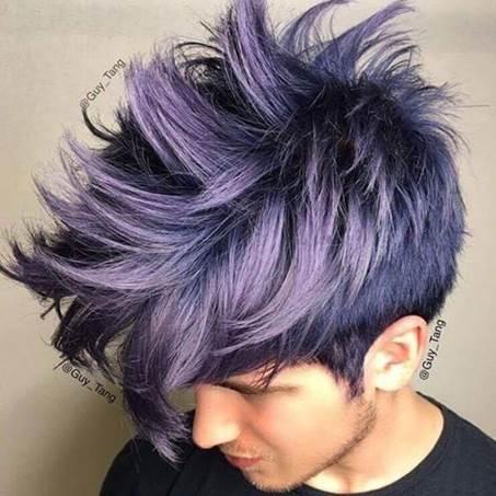 color de pelo hombre violeta