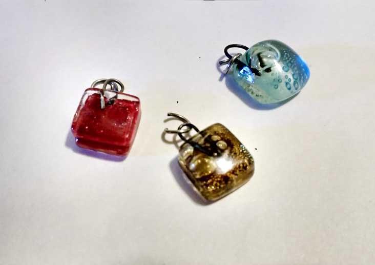 aros con dijes en vitrofusion