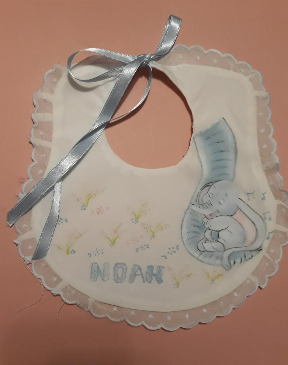Baberos personalizados hechos en batista, regalo para bautizo, como detalle de nacimiento, etcc