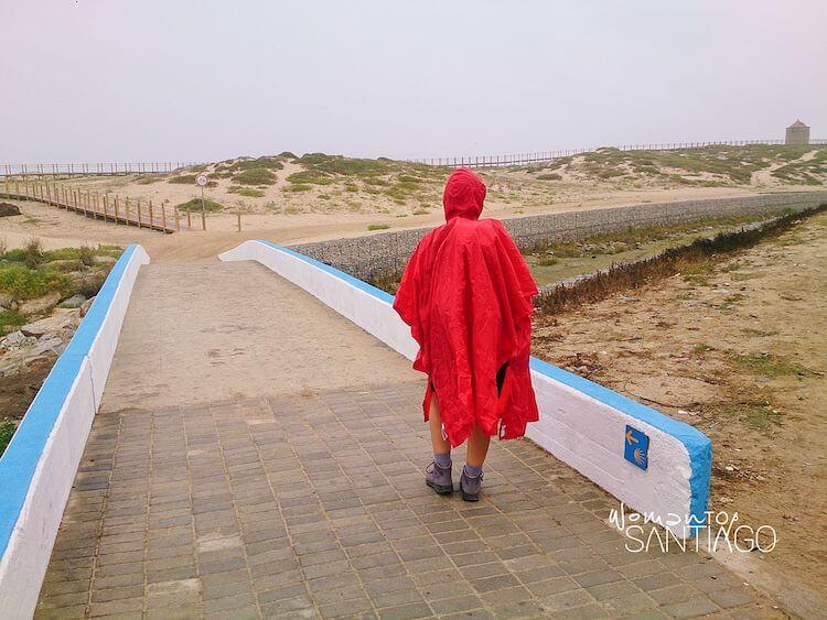 Poncho para la lluvia rojo