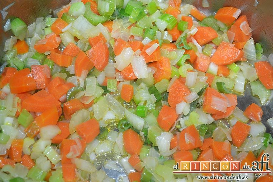 Pasta rota con lentejas, dejar que rehoguen