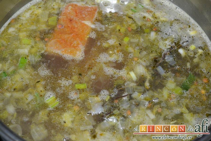 Pasta rota con lentejas, dejar que hierva