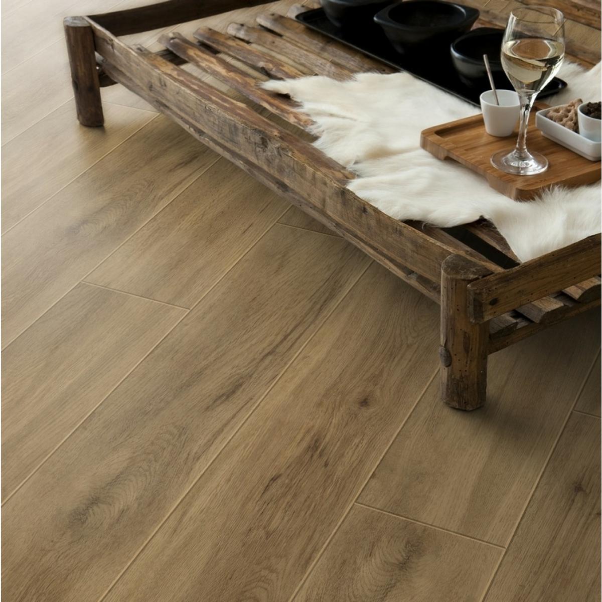 Suelo vinílico click salón