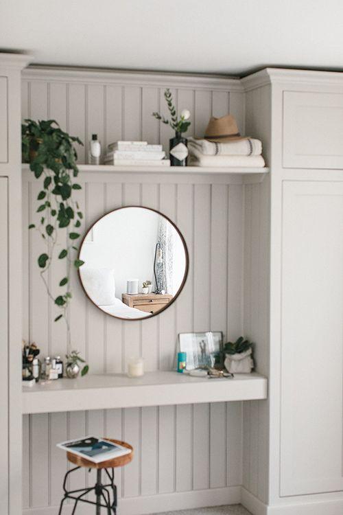 tocador en el dormitorio III