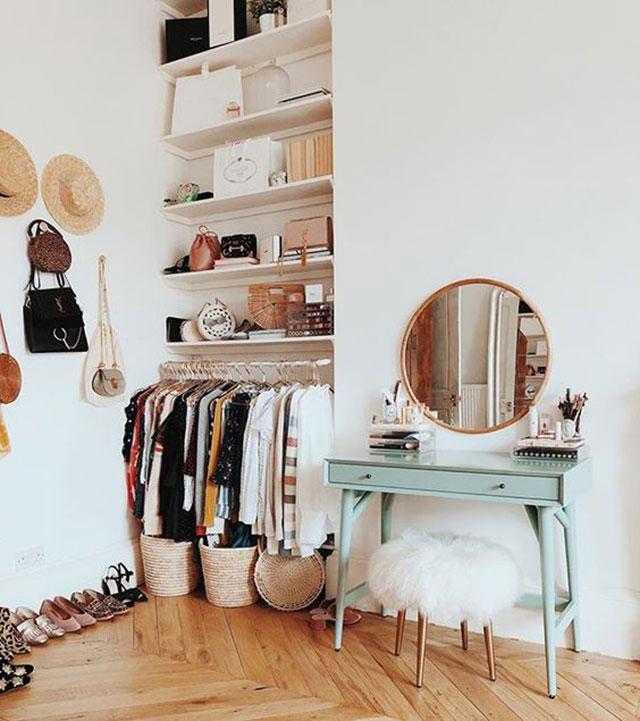 tocador en el dormitorio IX