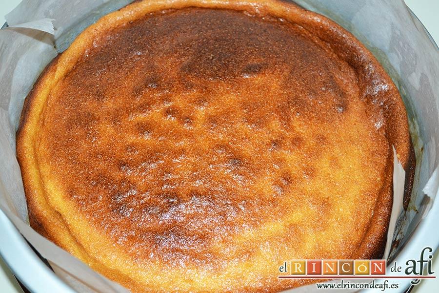 Tarta de requesón, verter en el molde y hornear