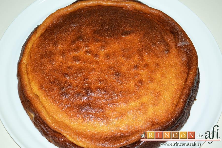 Tarta de requesón, desmoldar y poner sobre la bandeja de presentación