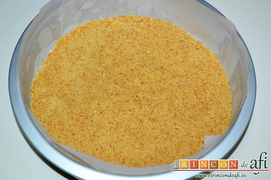 Tarta de requesón, forrar y engrasar un molde, poner la base y presionar bien sobre todo en los laterales