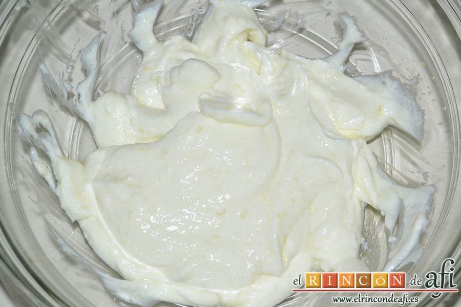 Tarta de requesón, mezclar hasta integrar
