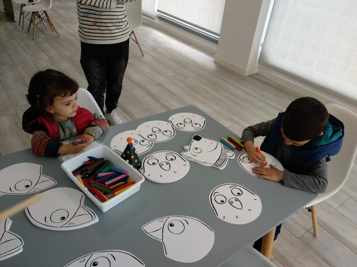 Pintando caretas de personajes